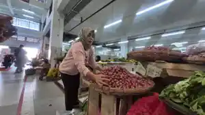 bawang-merah-di-pasar-legi-ponorogo-naik-lagi.jpg