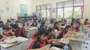Pelaksanaan-uji-coba-makanan-bergizi-gratis-di-SDN-17-Dangin-Puri-Kauh.jpg