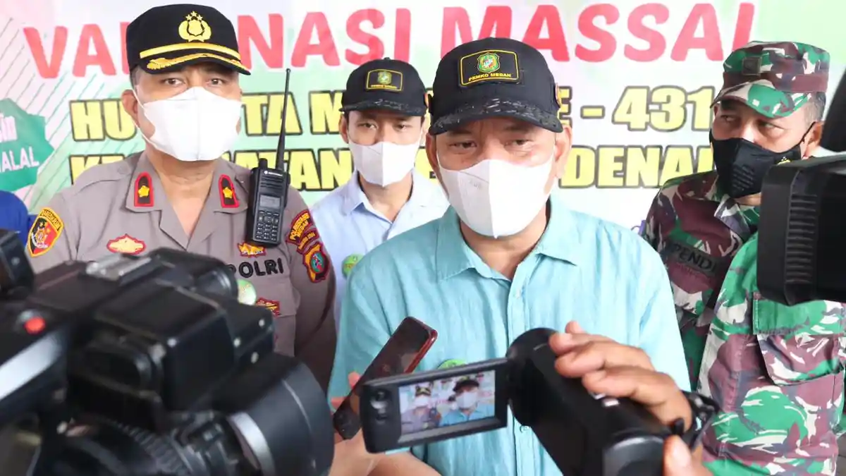 250 Warga Kurang Mampu di Medan Denai Mengikuti Vaksinasi Covid-19, Camat: Warga Juga Diberi Beras