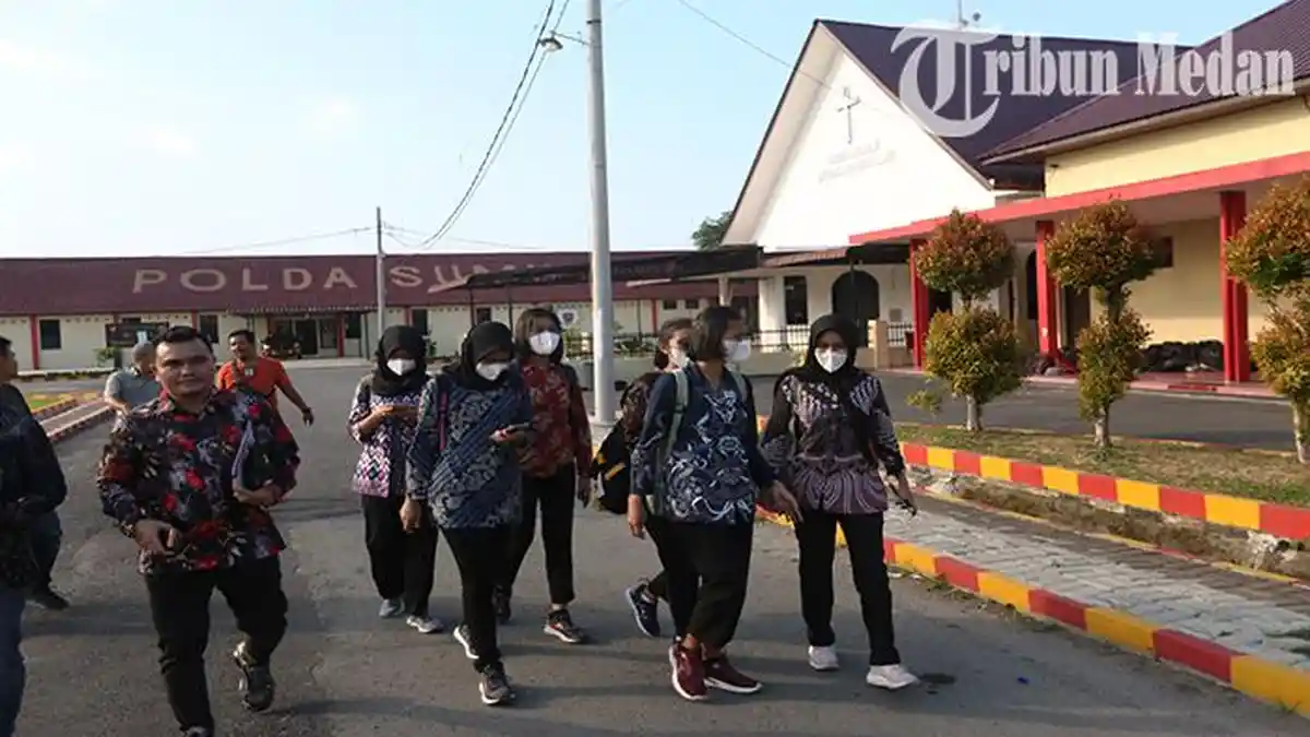 Berita Foto: Enam Calon Siswa Datangi Poldasu, Diduga Adanya Kecurangan Penerimaan Anggota Polri - 16062023_KECURANGAN-PENERIMAAN-ANGGOTA_ABDAN-SYAKURO-5.jpg