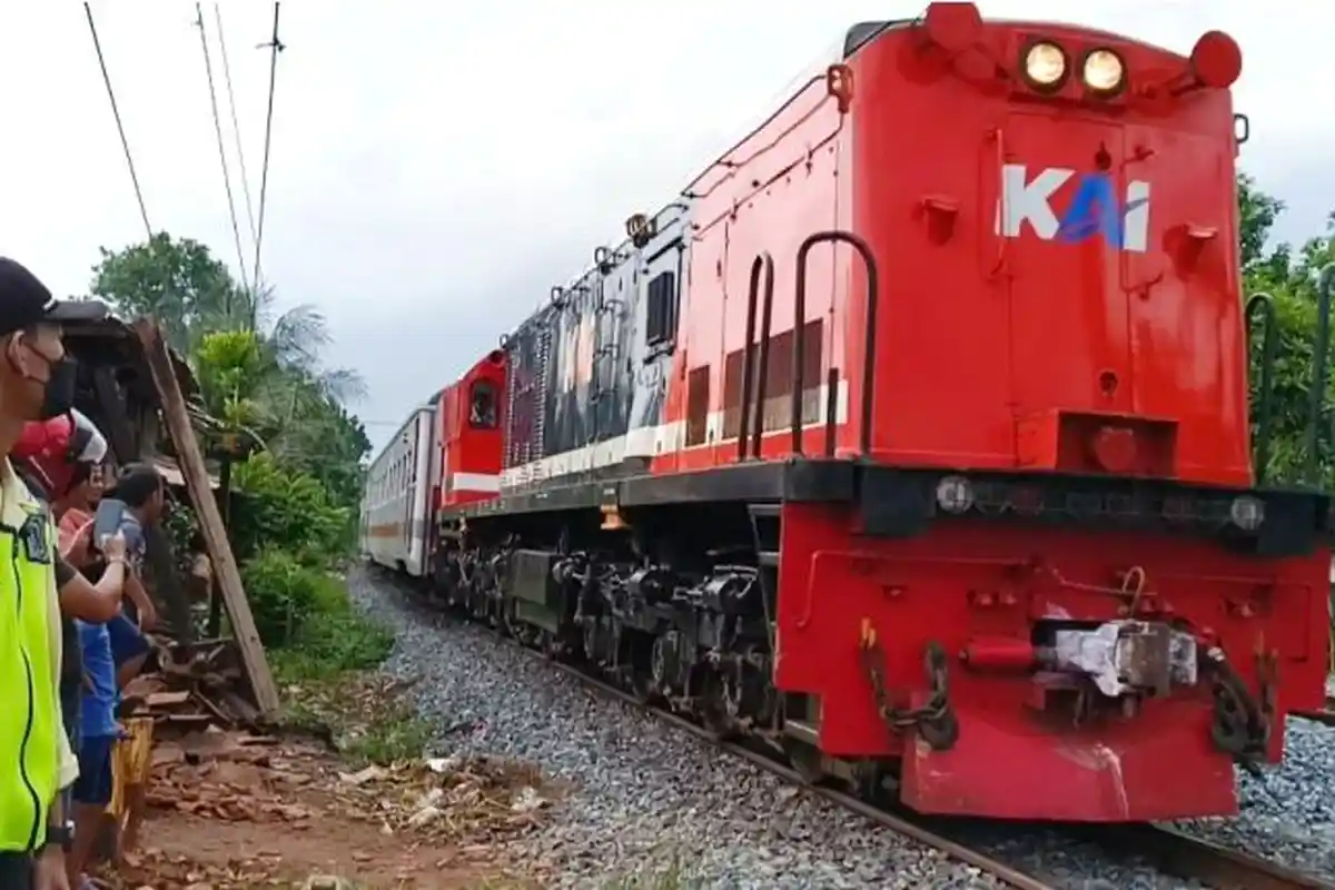 Kereta Api Asal Lampung Kecelakaan dengan Bus di Oku Timur Sumatera Selatan, 4 Korban Meninggal