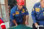 Viral Petugas Damkar Solo Bantu Pemakaman Warga Berbobot 208 Kg, Pakai Vertical Rescue