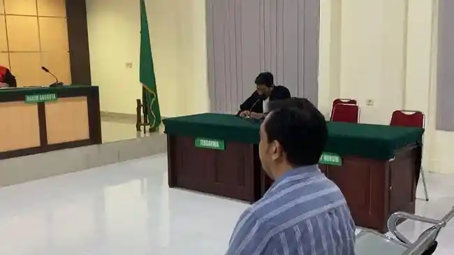 Suasana-terdakwa-kasus-dugaan-ijazah-pa.jpg