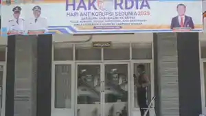 Penjagaan-saat-penggeledahan-KPK-di-Diskes-Lampung-Tengah.jpg