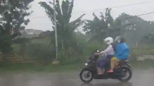 Kondisi-hujan-deras-di-Kelurahan-Kedung-Badak-Kecamatan-Tanah-Sareal-Ko.jpg