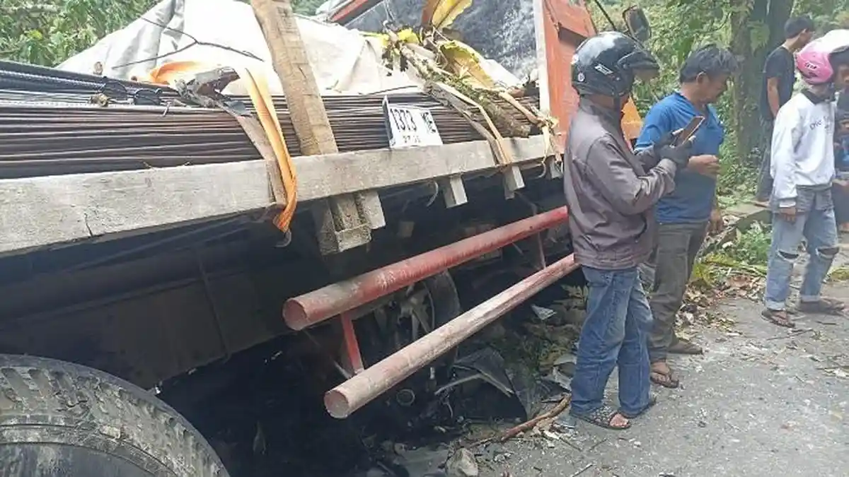 Rem Blong Diduga Picu Tabrakan 7 Kendaraan di Silaing Padang Panjang, 6 Orang Luka