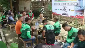 Kapolres-Trenggalek-AKBP-Ridwan-Maliki-ngopi-bareng-Komunitas-Ojek-On.jpg