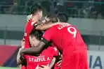 pemain-semen-padang-fc-saat-laga-melawan-barito-putera-jumat-6122019-malam.jpg