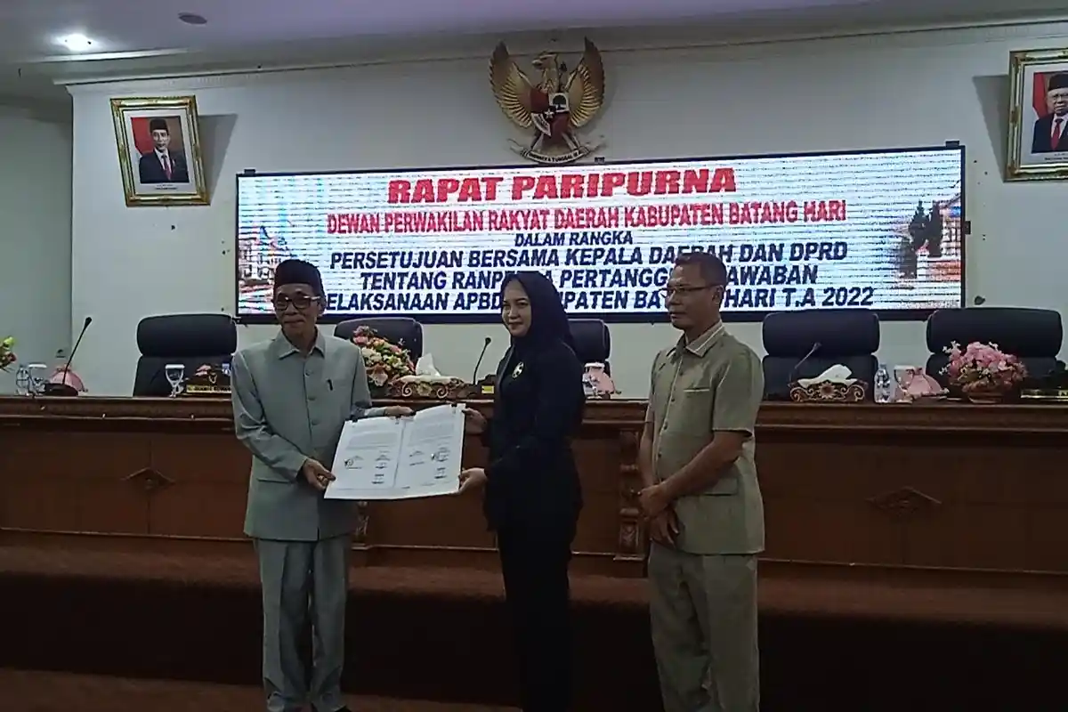 Wakil Bupati Batanghari Hadiri Rapat Paripurna Persetujuan Ranperda APBD Tahun Anggaran 2022