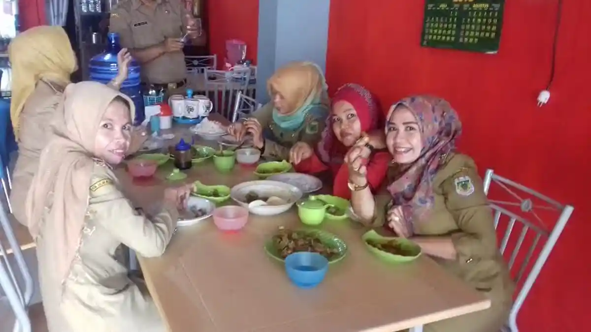 Ini Rumah Makan Pejabat di Pinrang, Bupati Juga Makan di Sini - kuliner-pinrang_20160726_204356.jpg