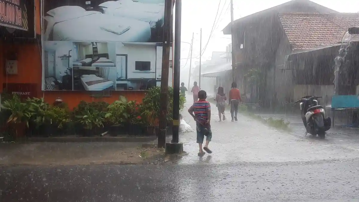 Cuaca Ekstrem Hari Ini: Hujan Lebat Disertai Angin Kencang Bakal Terjadi di 15 Daerah