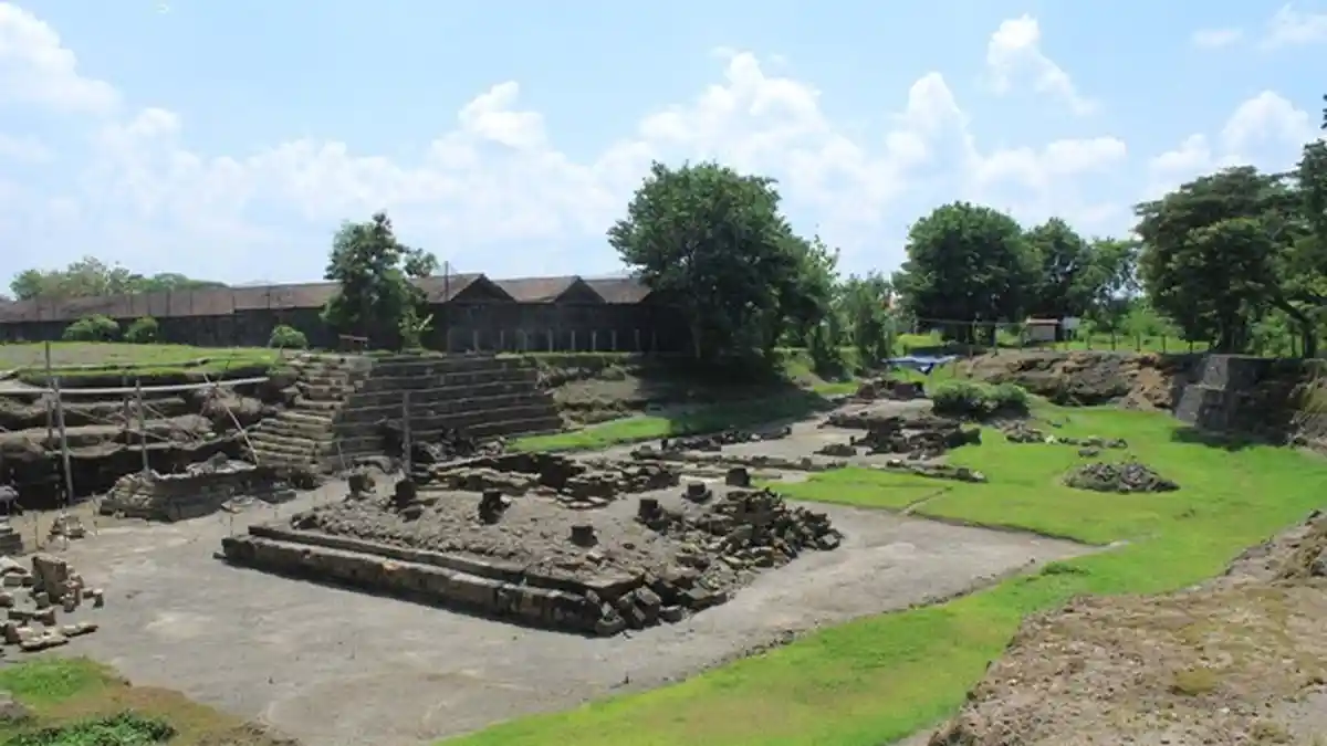 Belajar Proses Menyusun Candi di Candi Kedulan