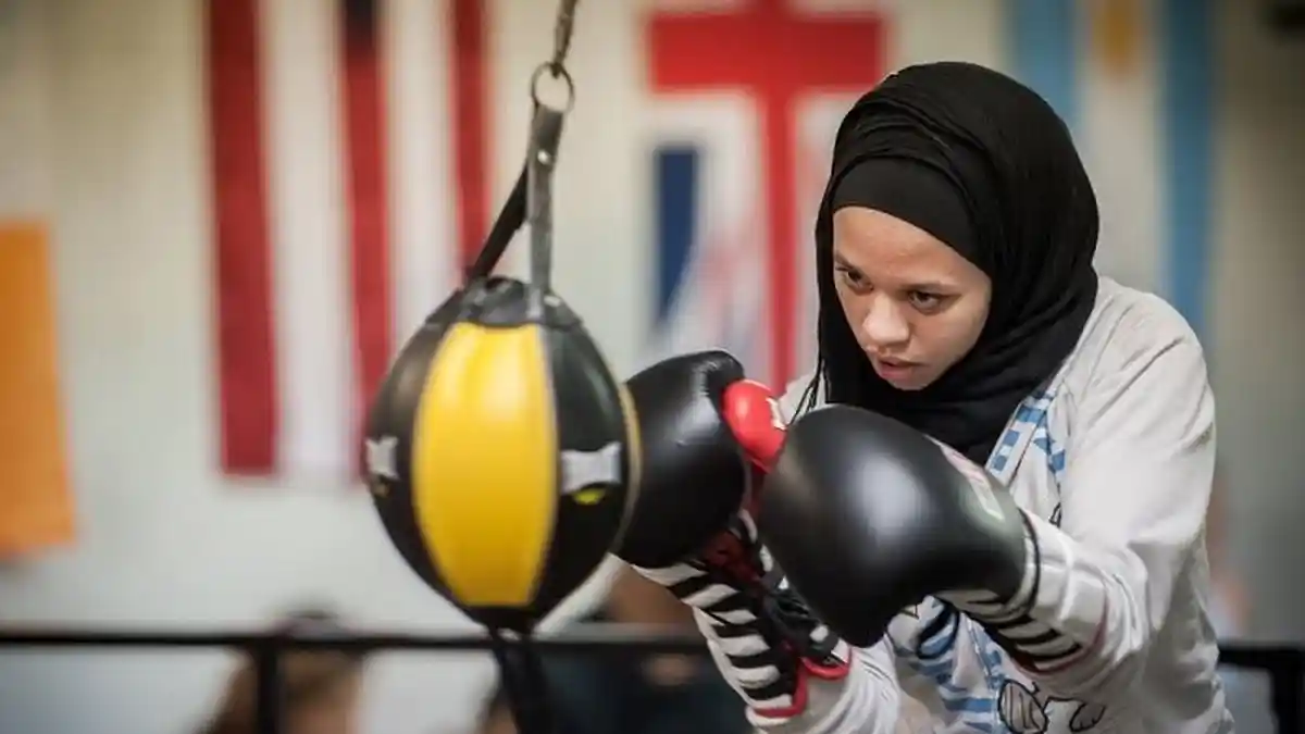 Tak Mau Lepas Jilbab, Petinju Amerika Serikat Ini Dinyatakan Kalah KO
