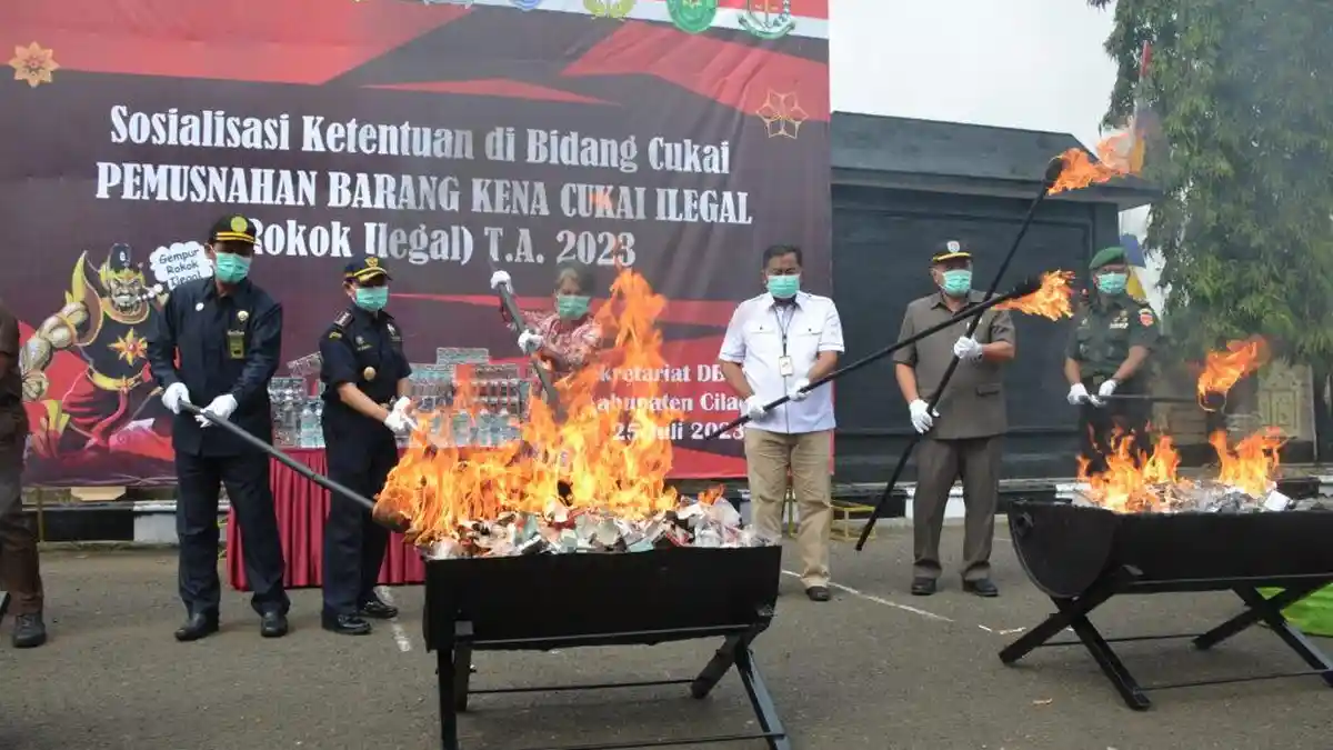 Bea Cukai dan Forkopimda Cilacap Musnahkan Rokok Ilegal Senilai Rp 800 Juta