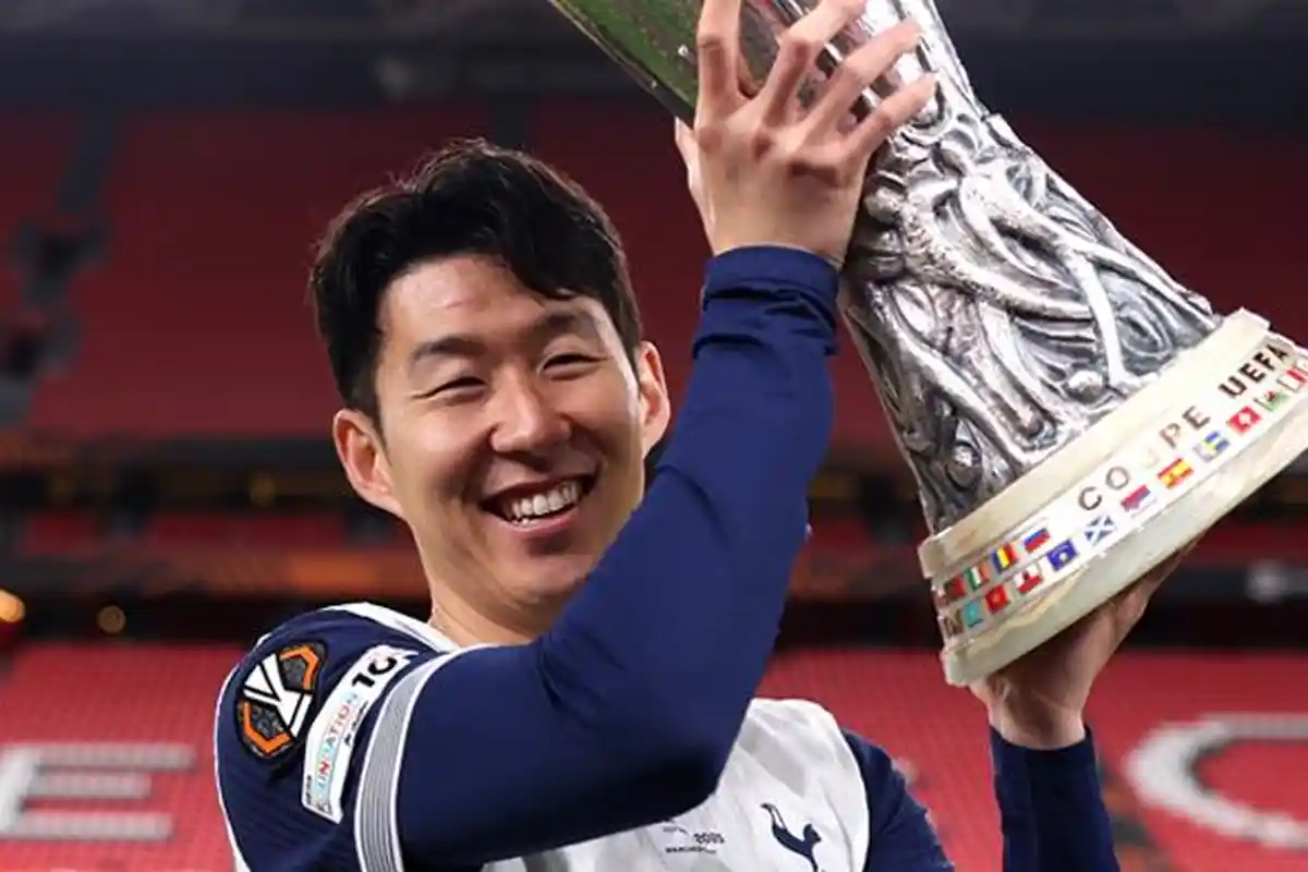 Momen Son Heung-min Pamit Tinggalkan Tottenham, Tangis Pecah di Bangku Cadangan