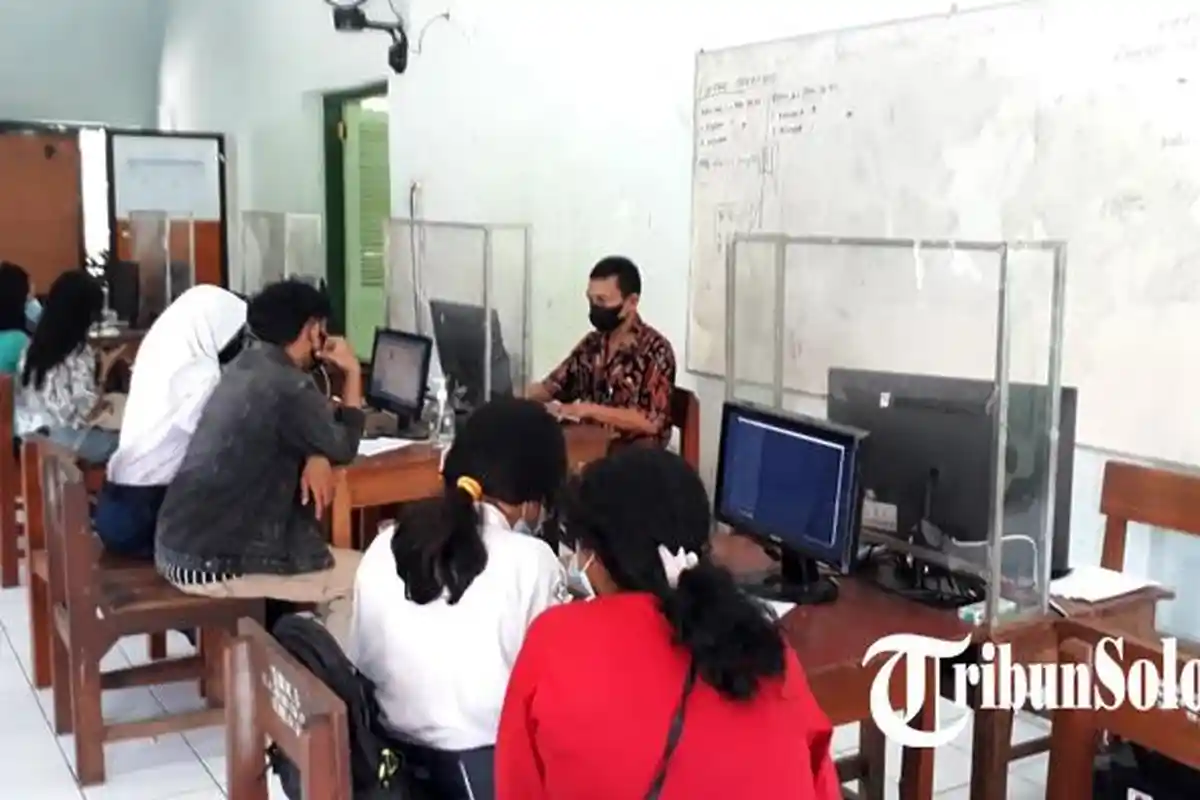 Daftar Ulang Hari Terakhir PPDB SMKN 8 Surakarta Diwarnai Kritikan Ortu Calon Siswa yang Tersingkir