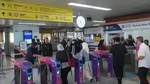 Stasiun-LRT-rayakan-HUt-Jakarta1.jpg