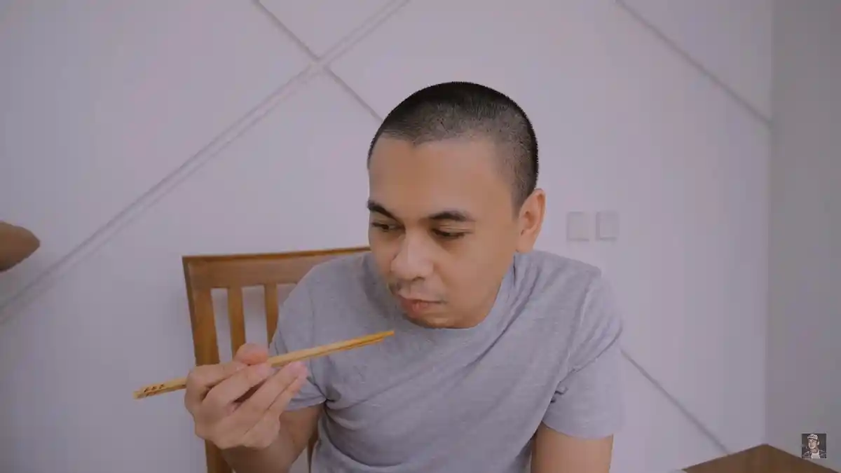 Raditya Dika Bikin Video Parodi Bahasa Gaul Jujurly, Netizen: Jokes Bapak-bapak Makin Berasa