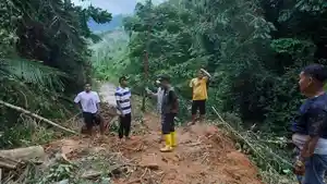 PEMULIHAN-Upaya-pemudabencana-banjird-dterial-longsor-dibersihkan.jpg