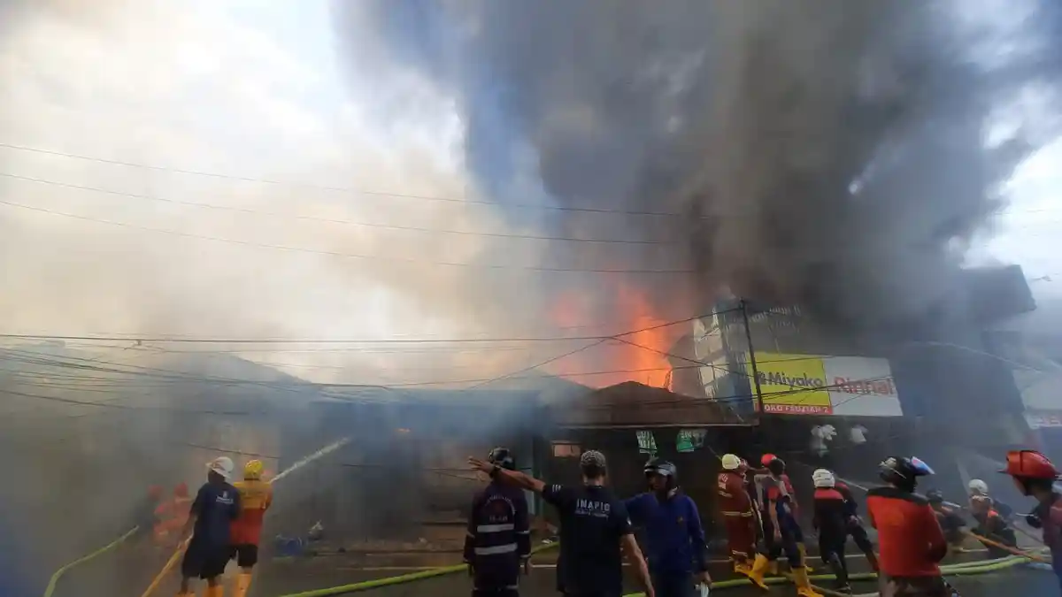 Breaking News: Kebakaran Hanguskan Permukiman Warga dan Ruko di Loa Janan Ilir Samarinda