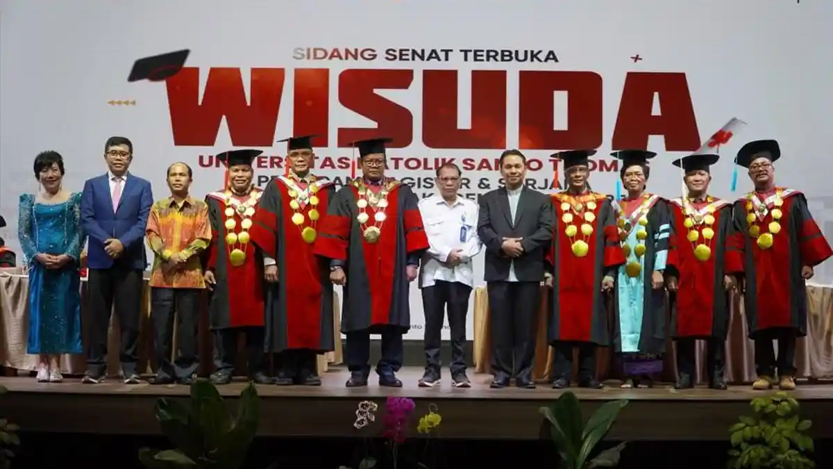 UNIKA Santo Thomas Kukuhkan 303 Lulusan Sarjana dan Magister, Begini Pesan Rektor