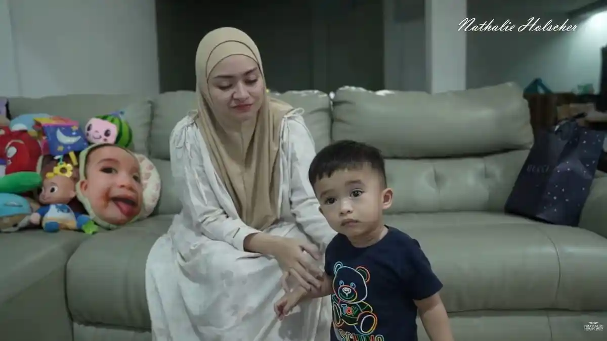 Nathalie Holscher Rela Ketularan Flu dari Adzam ketimbang Lihat Anak Sakit