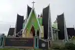 Gereja-Katedral-Hati-Kudus-Yesus-di-Sanggau.jpg