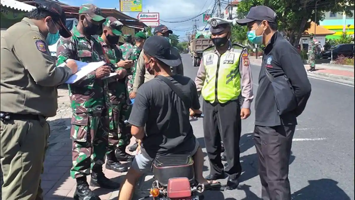 Ops Yustisi Sasar Pasar Adat Jimbaran, 9 Orang Terjaring karena Tak Pakai Masker