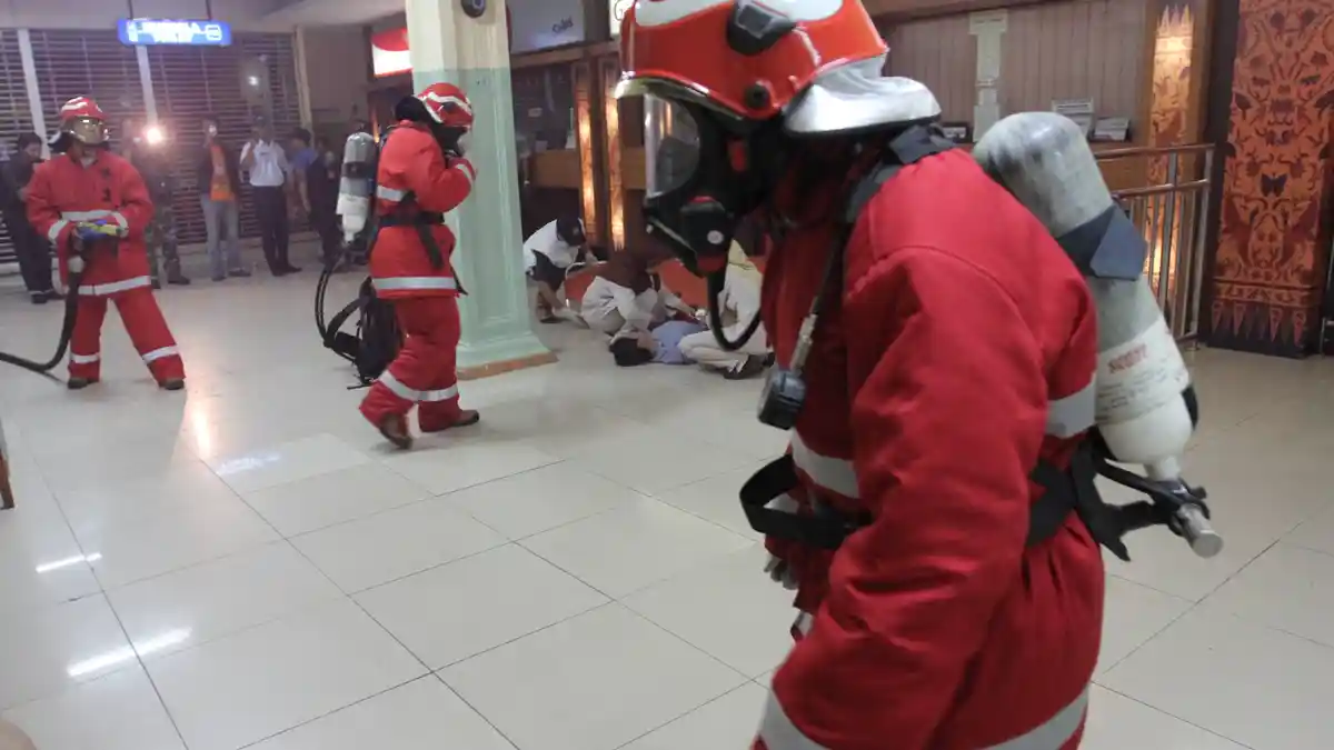 800 Petugas Damkar Siap Bantu Atasi Banjir Jakarta