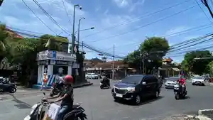 Situasi-Jalan-Raya-Kerobokan-pada-Jumat-12-Desember-2025.jpg