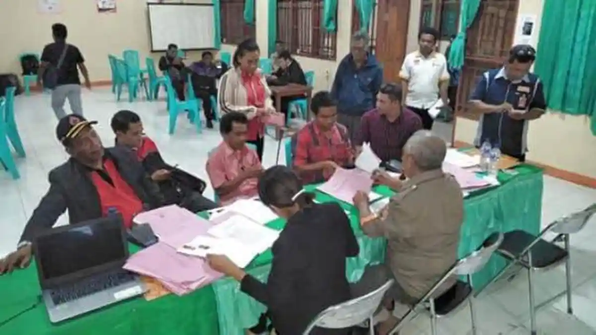 Partai  Demokrat dan PDI  Perjuangan Terakhir  Daftarkan Balon Caleg  ke  KPU  Sikka