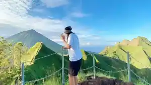 Bukit-Avatar-di-Bajawa-Kabupaten-Ngada-Pulau-Flores-Nusa-Tenggara-Timur.jpg