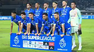 Starting-line-up-Persib-Bandung-menghadapi-Persebaya-Surabaya-di-Super-League.jpg