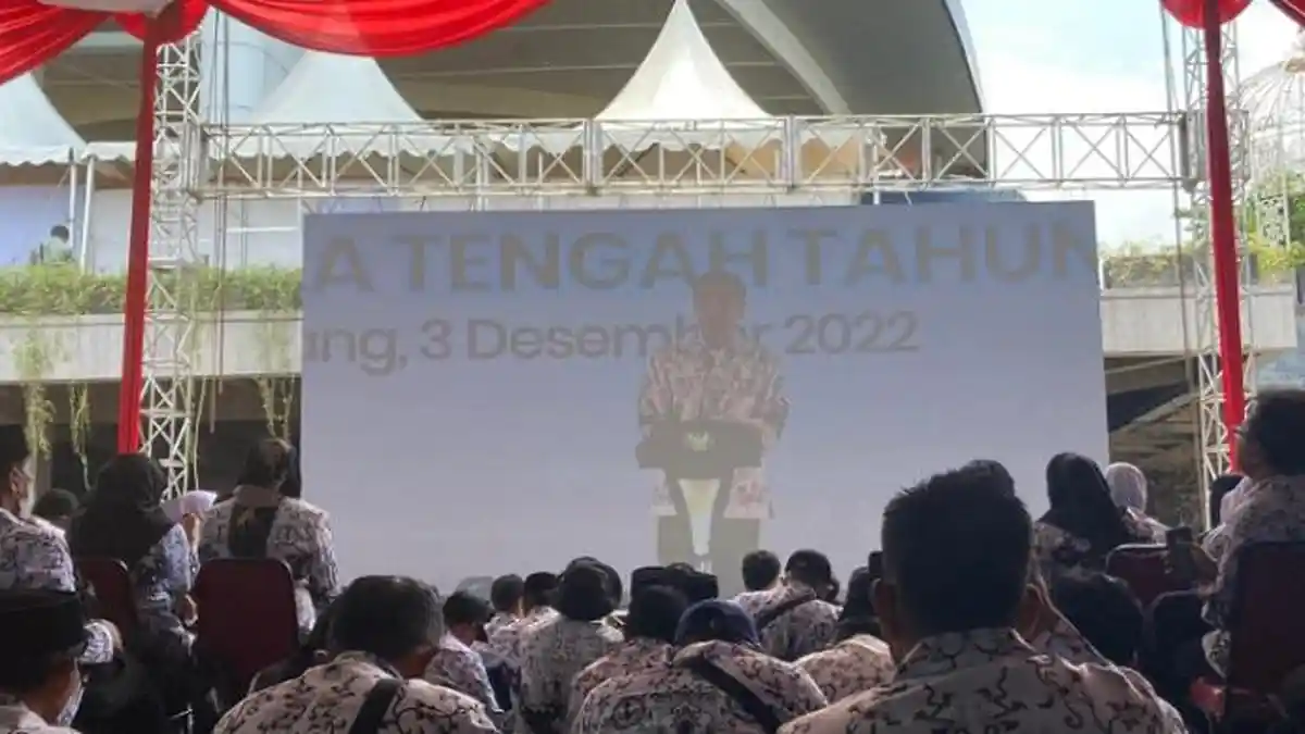 HUT PGRI ke-77 & Hari Guru Nasional 2022 : Jokowi Ucapan Terima Kasih pada Para Guru di Masa Pandemi