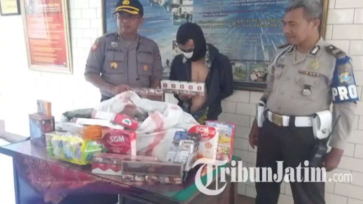 Aksi Nekat Pria Sidoarjo Gasak Barang 3 Karung di Atap Minimarket, Dihajar Warga Sembunyi di Selokan
