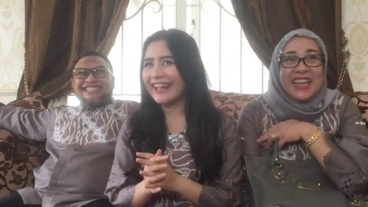 Ternyata Ini Lho Tipe Pria Pilihan Prilly Latuconsina, Cowok-cowok Siap Merapat Ya!
