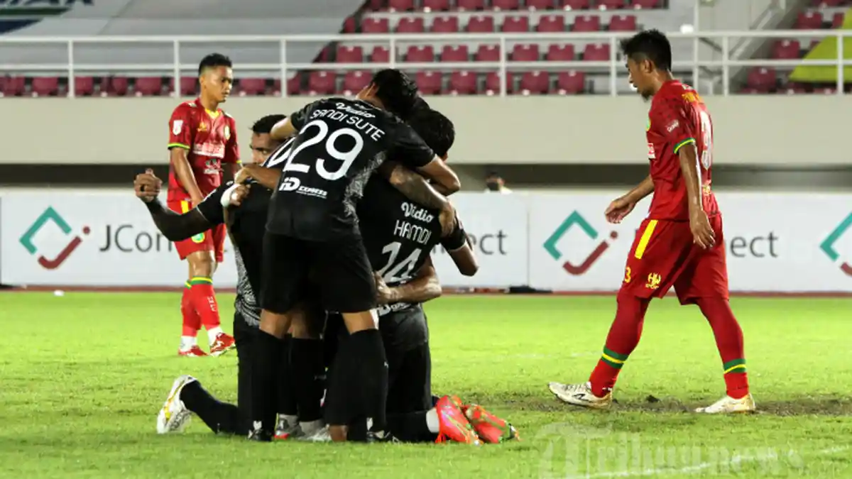 Ferdinand Sinaga Tersenyum, Gol Perdananya Bikin Kapten Persis Solo Eky Taufik Push Up 15 Kali