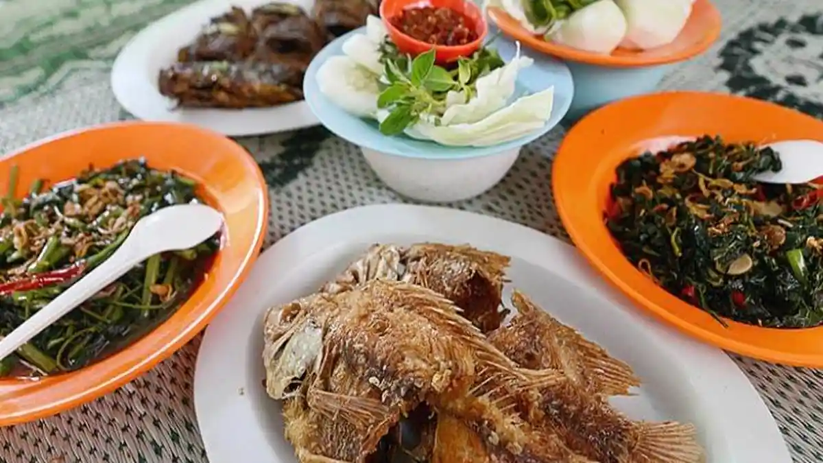 Dijamin Fresh! Tamu Baru Datang, Ikan Ditangkap di Empang, Langsung Digoreng