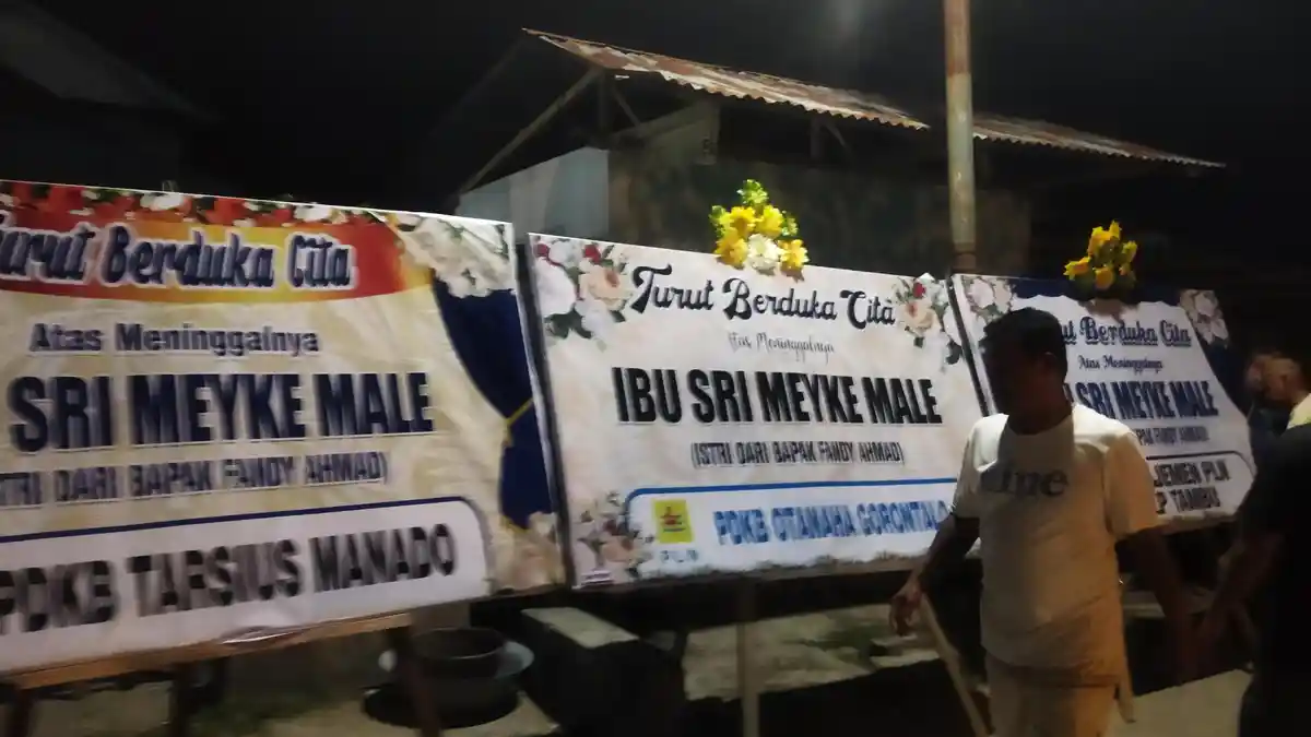 Rumah Duka Meyke Male Korban SAM Air Gorontalo Dihiasi 18 Karangan Bunga dari Rekan Kerja Suami