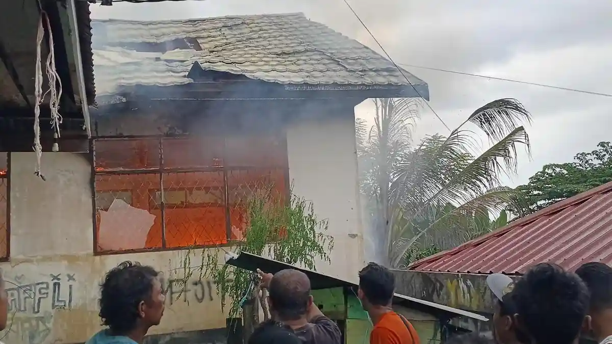 BREAKING NEWS: Kebakaran Terjadi di SD 2 Inpres Banggai