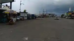 Lapak-PKL-di-Jl-Yos-Sudarso-Keluruhan-Binanga-Mamuju.jpg