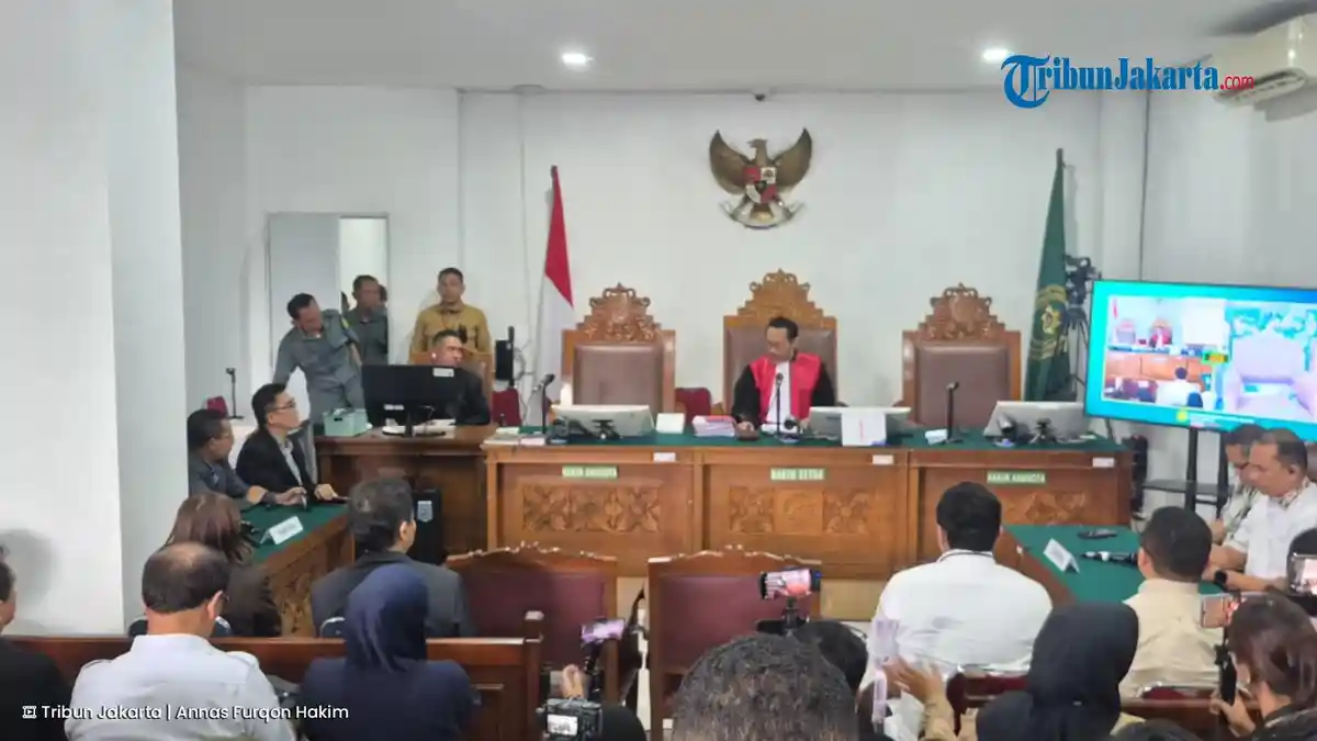 Sidang Putusan Prapedilan Roy Suryo Digelar Siang Ini, Puluhan Simpatisan Penuhi PN Jaksel - Tribunjakarta.com