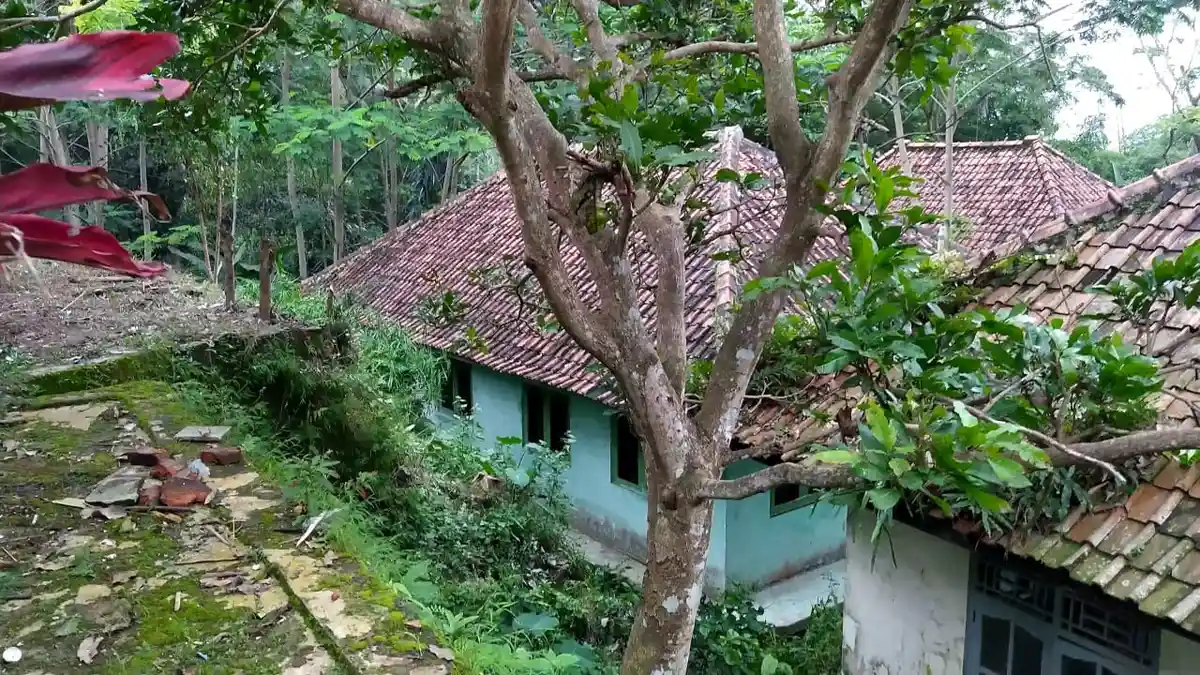 Dusun Cimeong Mendadak Viral, Kampung Mati di Kuningan, Ini Penampakannya, Rumah Tertimbun Longsor