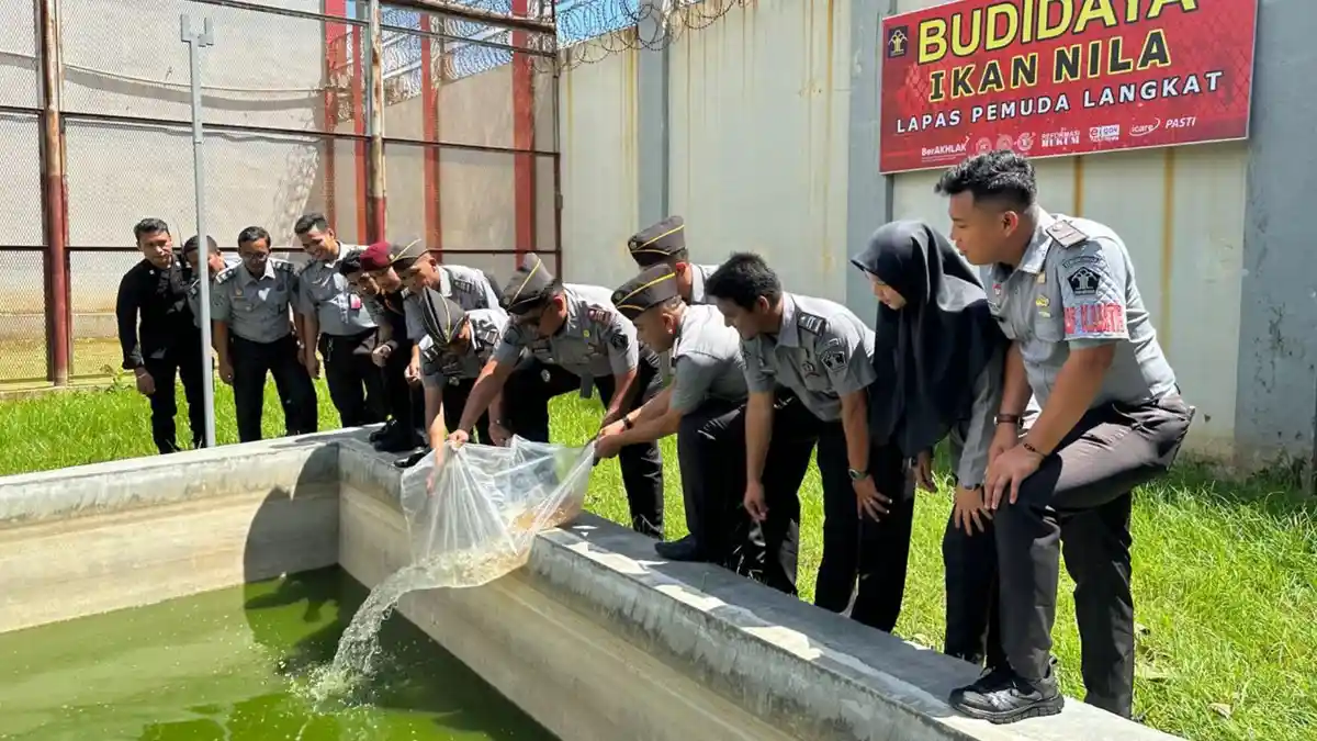 Berikan Wadah Pembinaan bagi WBP, Lapas Pemuda Langkat Tabur 3000 Bibit Ikan