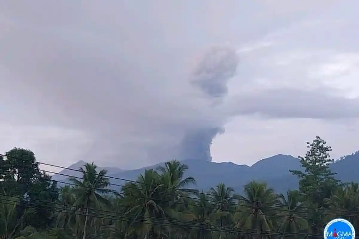 Gunung Dukono Halmahera Utara Erupsi Lagi, Kolong Abu Capai 1.600 Meter 