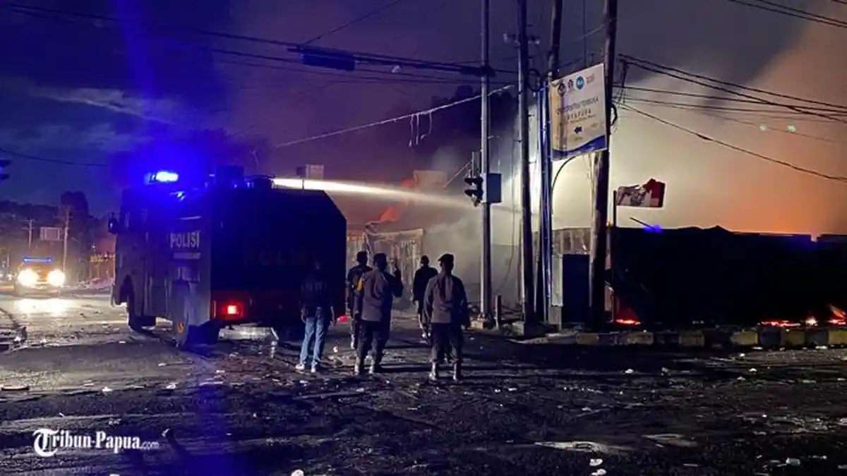 14 Korban Kerusuhan Iring-iringan Jenazah Lukas Enembe, termasuk Pj Gubernur Papua