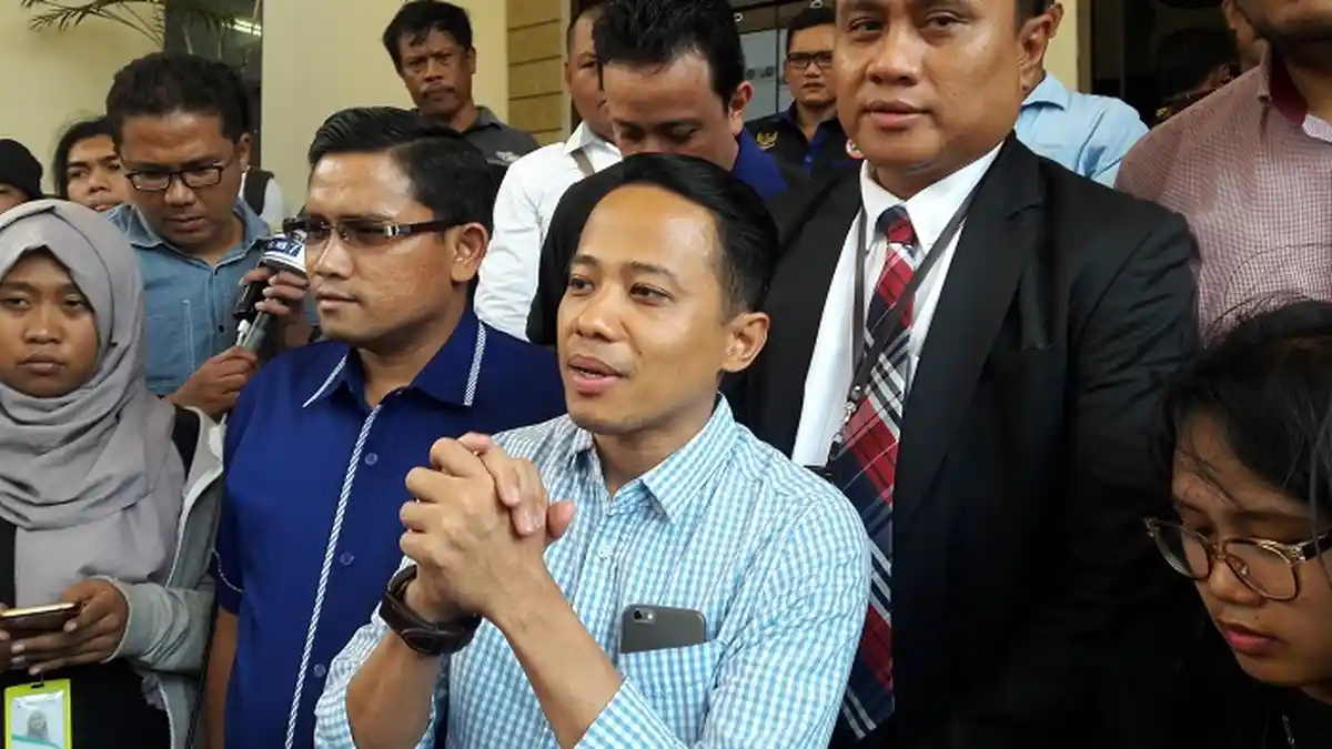 Jadi Tersangka, Acho Tidak Ikut Syuting di Skotlandia?