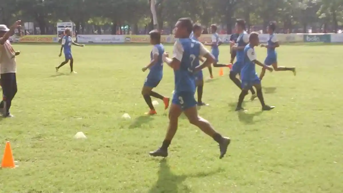 Benny Huwae Pimpin Latihan Fisik Tim PSM Makassar
