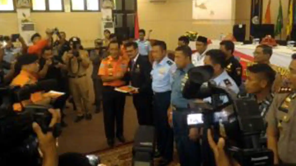 Gubernur Sulsel Raih Penghargaan Basarnas terkait Operasi Pencarian Aviastar