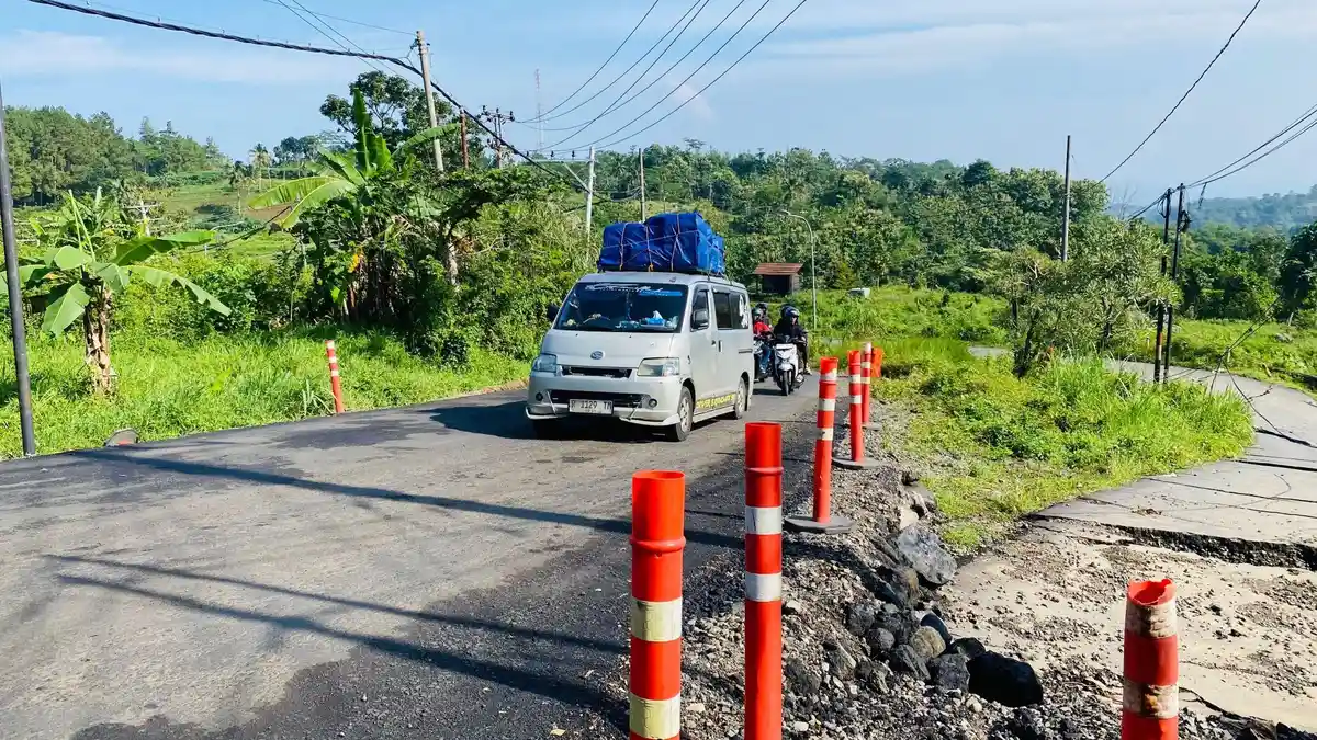 Kondisi Terkini Jalan Clirit View Akses Utama Menuju Wisata Guci Tegal pada H-3 Lebaran